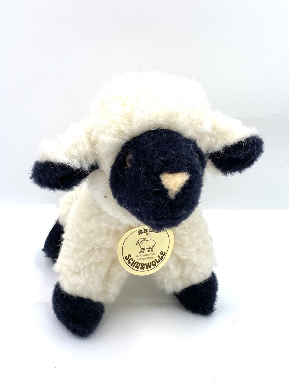 Wollschaf - stehend, schwarz-weiß