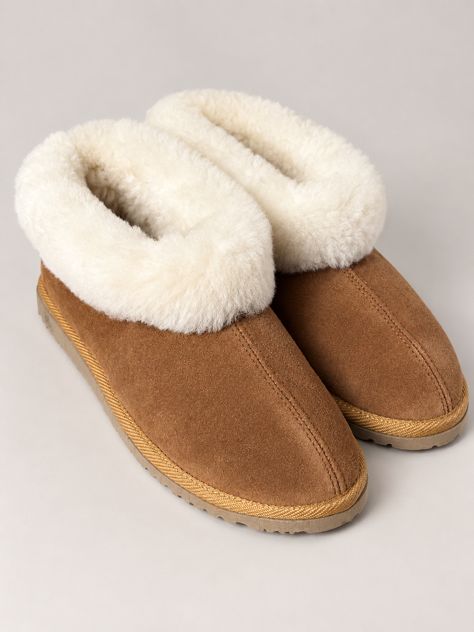 Fell-Hausschuhe mit fester Sohle, cognac