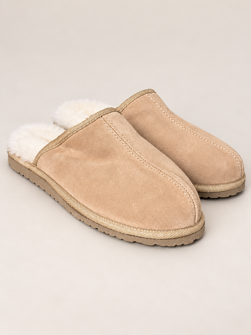 Fell-Pantoffel mit fester Sohle, beige