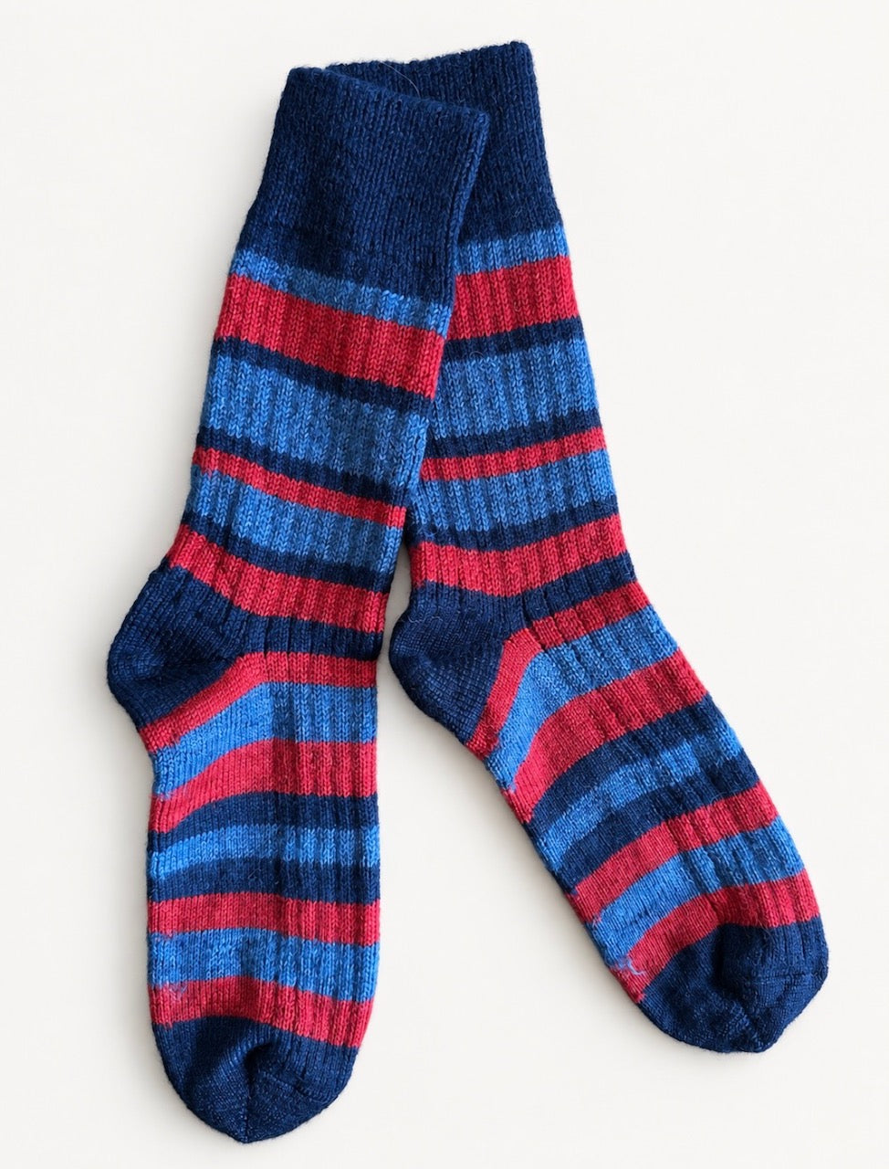 Wollsocken Streifen rot-blau